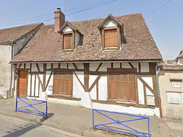 Nogent le Roi 28210 Achat / Vente maison 4 pièces t4 au dernier étage cave