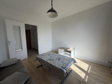 Noisy Le Grand: Bel appartement meublé avec balcon à louer