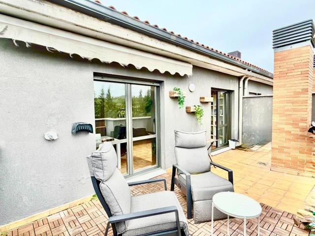 Norte Sur vende bonito dúplex con terraza en Noain