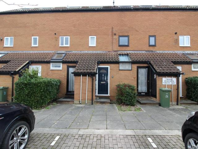 North 12th Street, Milton Keynes, MK9. 1 bed maisonette to rent £900 pcm £208 pw