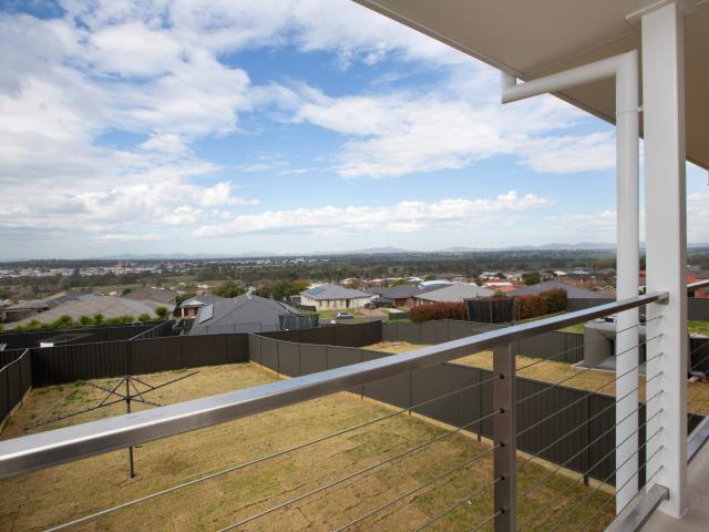 NORTH TAMWORTH Brand New, Executive Split Level 4 Bedroom Duplex