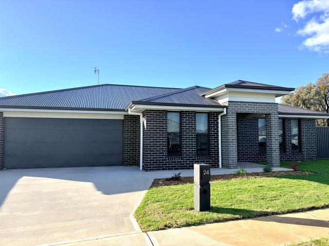 NORTH TAMWORTH Brand New Luxury 4 Bedroom Home