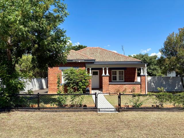 NORTH TAMWORTH CHARM RENOVATED 3 BEDROOM