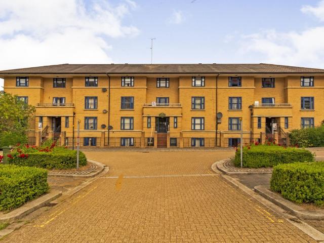 North Third Street, Milton Keynes, Buckinghamshire MK9, 2 bed flat to rent, £1,250 pcm | PrimeLocation