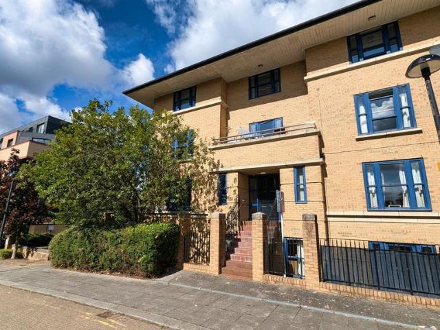North Third Street, Milton Keynes MK9 1 bed apartment to rent £1,100 pcm £254 pw