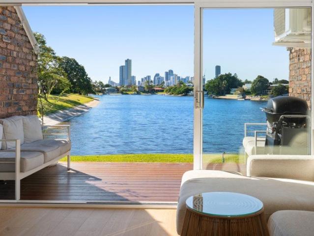 North to Water Stunningly Refurbished Villa