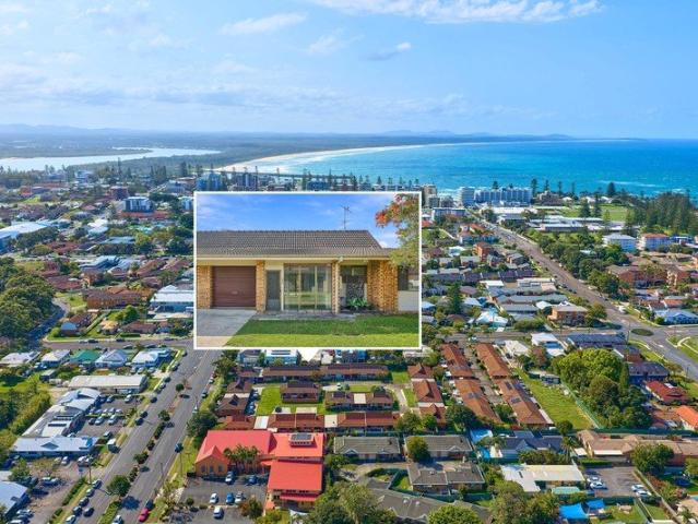 North to Rear Villa in the Heart of East Port