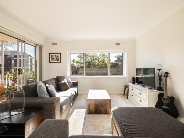 North west facing apartment of oversized proportions in tranquil parkside locale