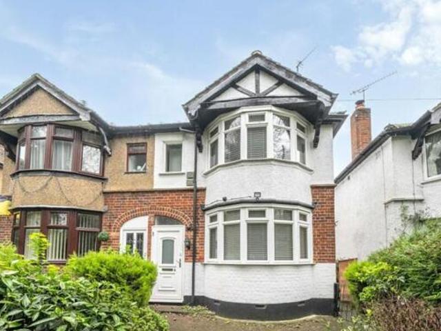 North Western Avenue, Watford, 2 Bedroom Semi detached