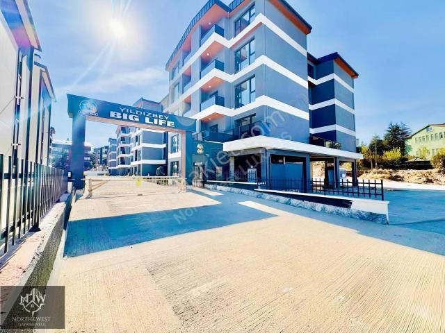North West'ten İncek'te Güvenlikli Site'de Eşyalı Kiralık 1+1
