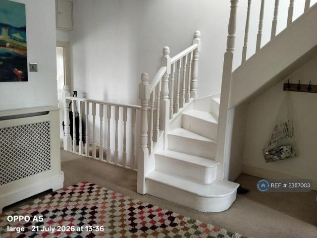 North Worple Way, London, SW14 3 bed maisonette to rent £2,484 pcm £573 pw
