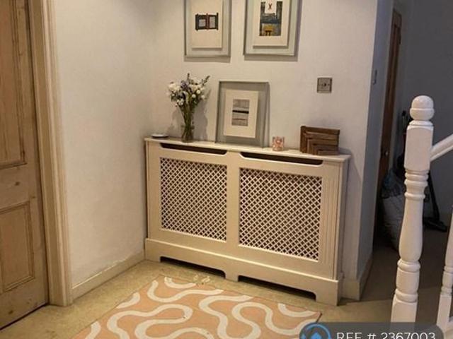 North Worple Way, London, SW14 3 bed maisonette to rent £2,599 pcm £600 pw