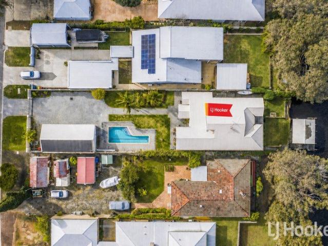 North Yunderup RIVERFRONT LIVING a commutable distance from the Perth CBD !