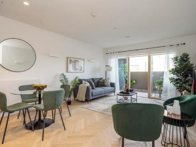 North Acton W3 3 bed apartment to rent £3,500 pcm £808 pw