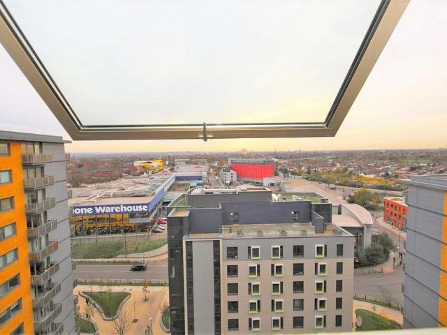 North Acton, London W3 2 bed apartment to rent £2,080 pcm £480 pw