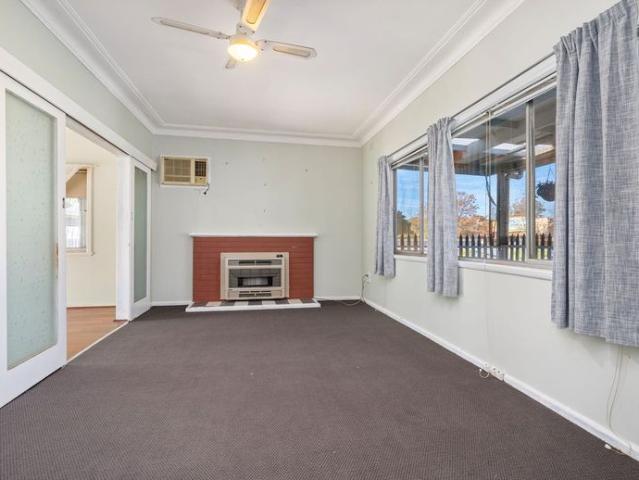 NORTH ALBURY CONVENIENCE WITH A BRAND NEW BATHROOM!