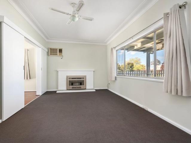 NORTH ALBURY UPDATED DELIGHT!