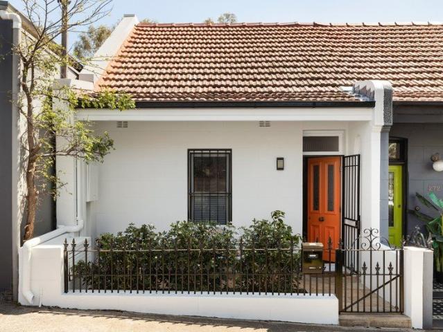 North Annandale Split Level Home with Dual Street Access