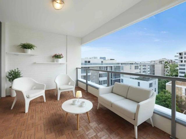 North Aspect Comfort with Everything at Your Doorstep â Walk to Station & Shops