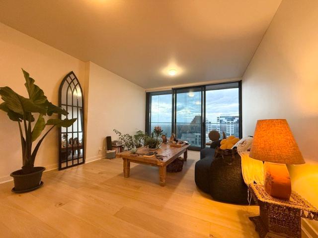 North Aspect, High Level with Large Balcony and 180 Degree Panoramic Views!