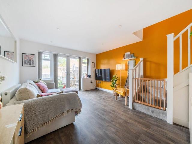 North Avenue, Bournemouth BH10 2 bed terraced house to rent £1,475 pcm £340 pw