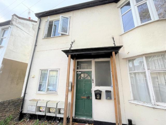 North Avenue, Southend on Sea SS2 1 bed flat to rent £900 pcm £208 pw