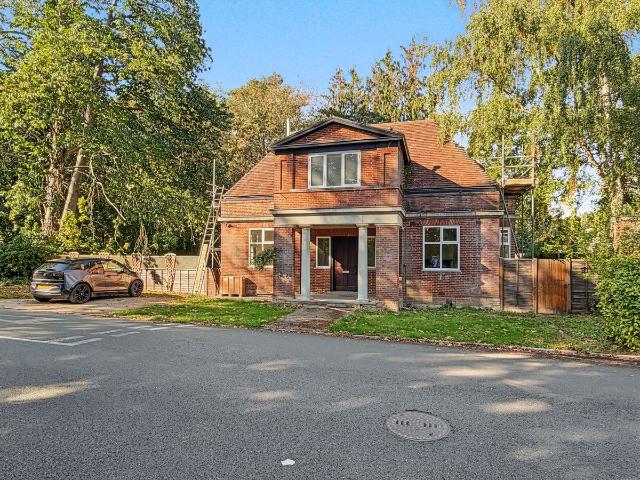 North Avenue, Whiteley Village, Hersham KT12, 3 bed detached house to rent, £1,950 pcm | PrimeLocation