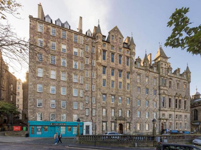North Bank Street, Old Town, Edinburgh 1 bed flat to rent £1,075 pcm £248 pw