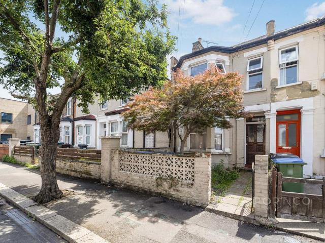 North Birkbeck Road, Leytontone. 1 bed terraced house to rent £750 pcm £173 pw