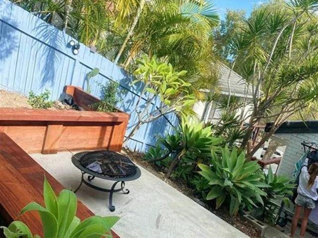 North Burleigh Whole 2 Bedroom, 1 Bathroom Unit | Beach Side of GC Highway | Stroll to the Beach