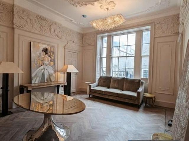 North Castle St, Edinburgh, EH2 1 bed flat to rent £1,575 pcm £363 pw