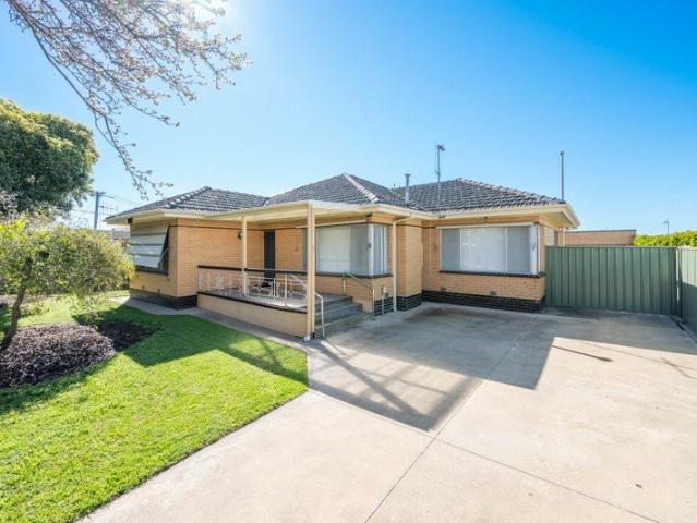 North Central Shepparton Classic 4 Bedroom Cream BV