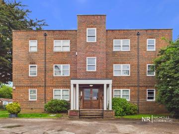 North Cheam, Sutton SM3 2 bed flat to rent £1,850 pcm £427 pw