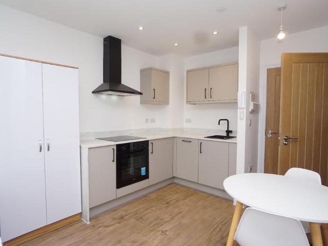 North Church Street, City Centre. Studio to rent £650 pcm £150 pw