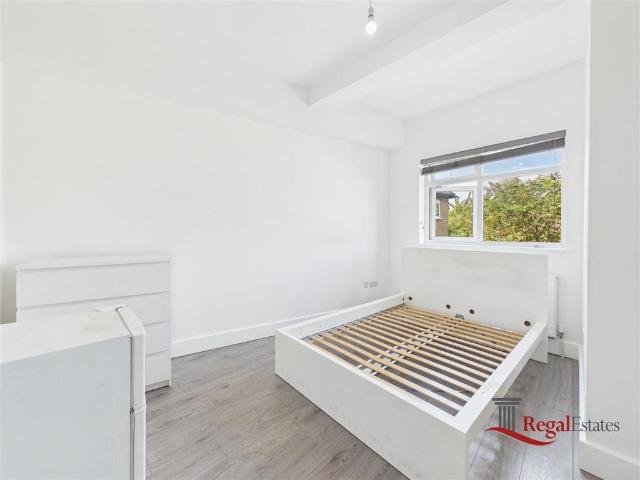 North Circular Road, Neasden, NW10 0HP House share to rent £700 pcm £162 pw