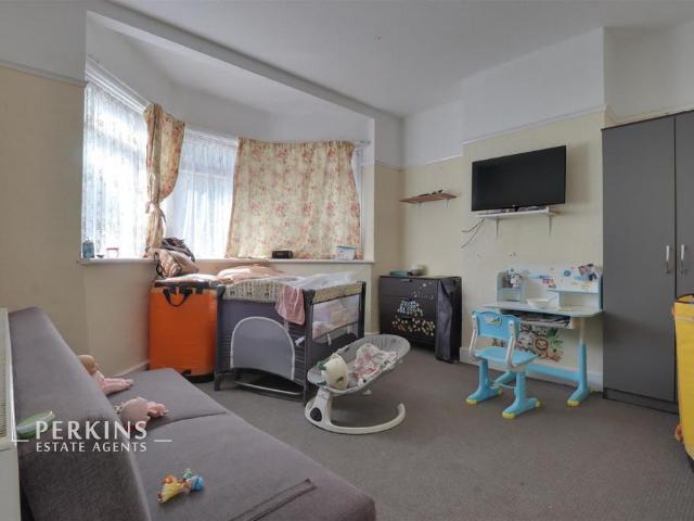 North Circular Road, London 1 bed maisonette to rent £1,700 pcm £392 pw