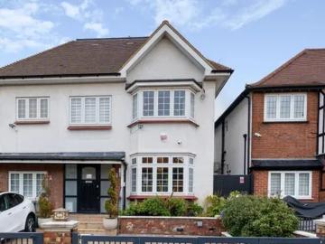 North Circular Road, London, N3 3JP, United Kingdom | 4 bed house for rent #128947319 | Rentberry