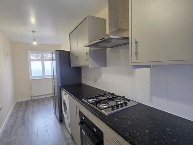 North Circular Road, London NW2, 3 bed flat to rent, £2,800 pcm | PrimeLocation