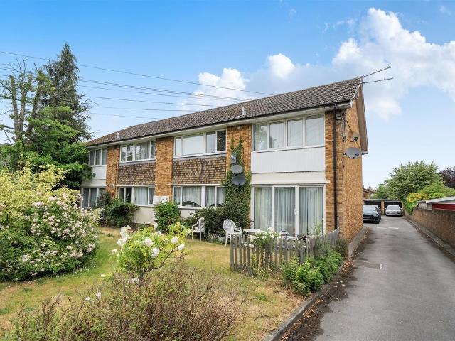 North Common Road, Uxbridge UB8, 2 bed maisonette to rent, £1,650 pcm | PrimeLocation