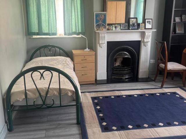 North Close, Morden 1 bed in a house share to rent £850 pcm £196 pw