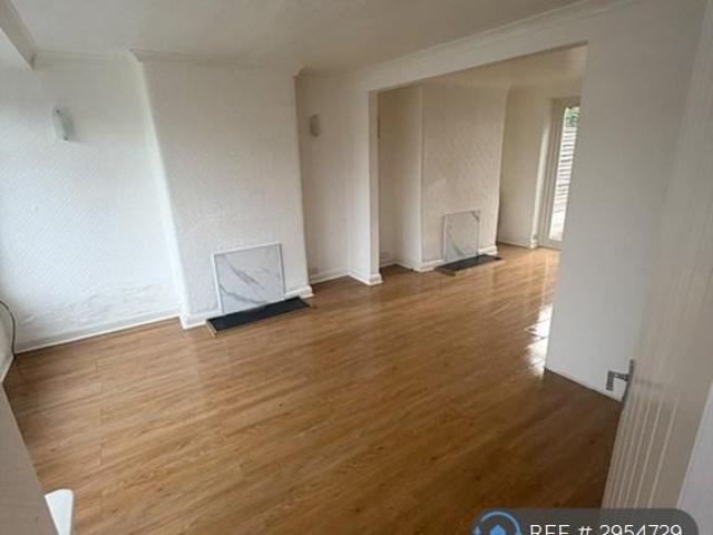 North Clifden Lane, Salford, M7 2 bed semi detached house to rent £1,295 pcm £299 pw