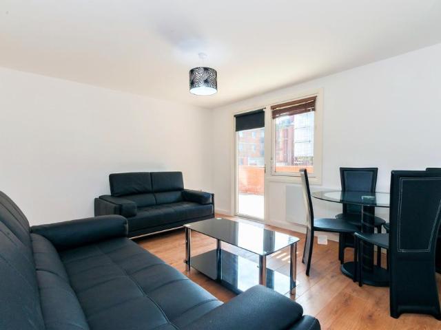North Crescent, 55 North Street. 2 bed apartment to rent £1,125 pcm £260 pw