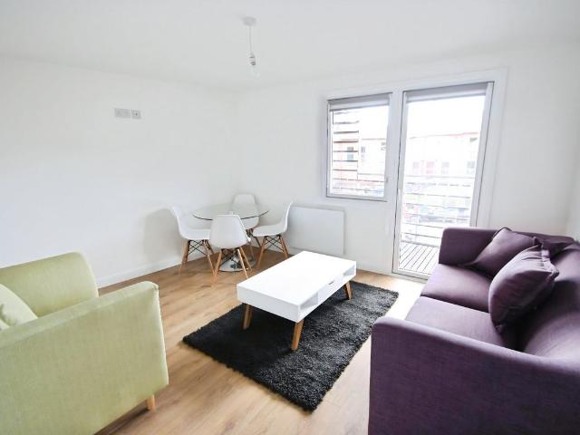 North Crescent, Leeds LS2, 2 bed flat to rent, £1,050 pcm | PrimeLocation