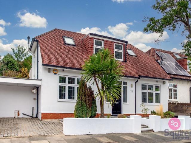 North Crescent, London N3, 3 bed detached bungalow to rent, £4,000 pcm | PrimeLocation