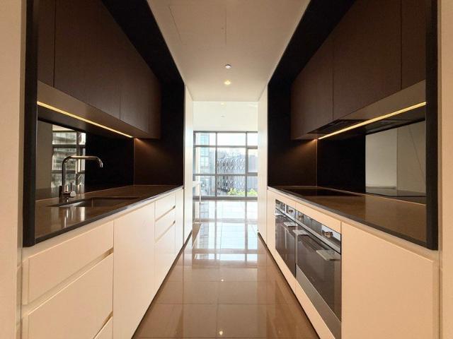 North East Aspect! Spacious, 2 Bed Apt in the Heart of CBD!