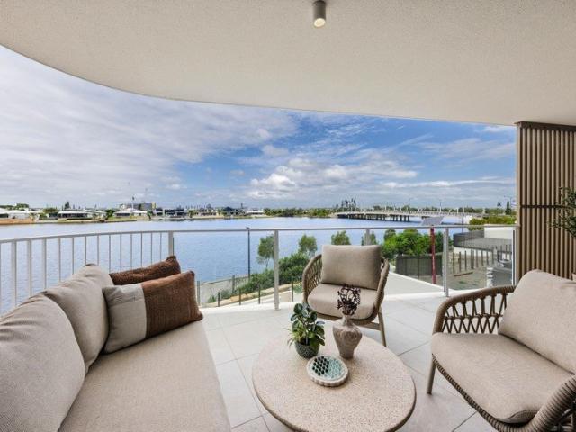 North East Corner Unit with Lake Views