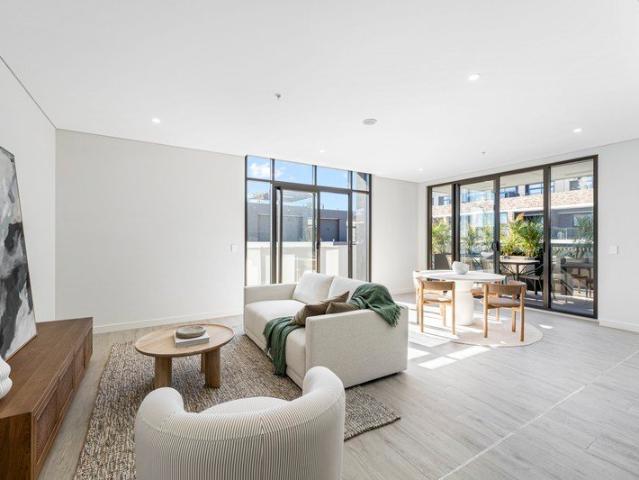 North East Corner, Brand New Apartment with Wrap Around Balcony