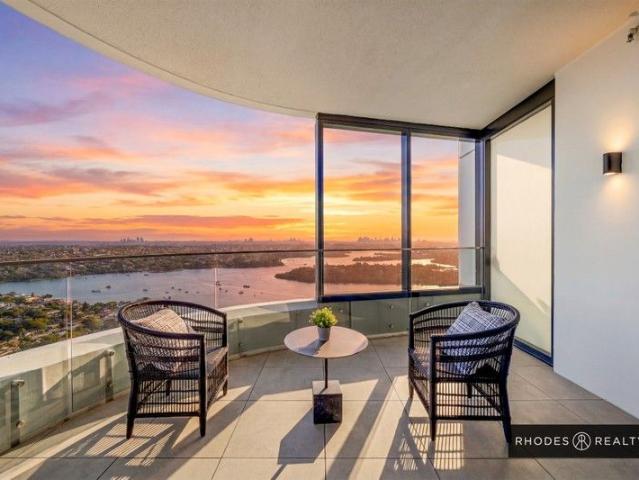 North East Facing & Triple Aspect Luxury | Panoramic Rhodes Central Residence