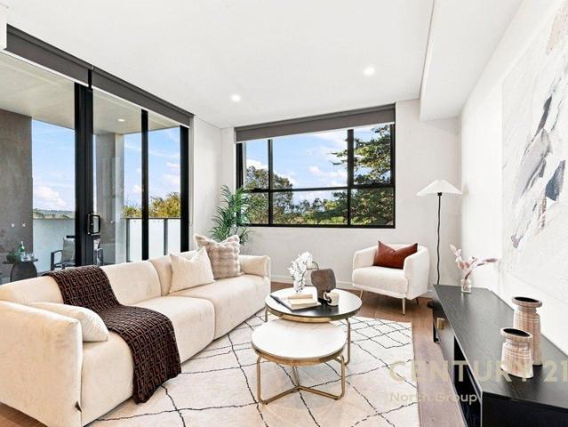 North East Facing Apartment | 3 Minutes' Walk from Station