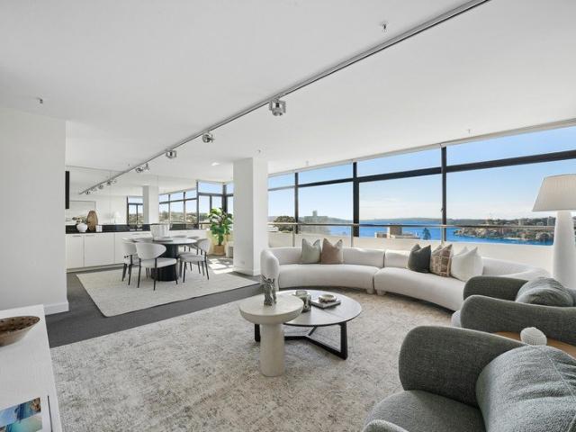 North East Facing Apartment Basks In Iconic Harbour Panoramas